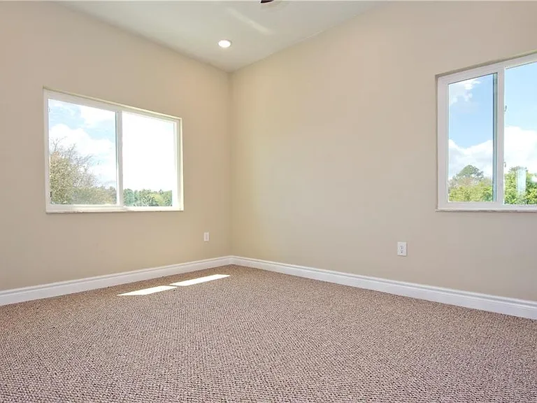 1927 Greenbriar Ter — Photo 25
