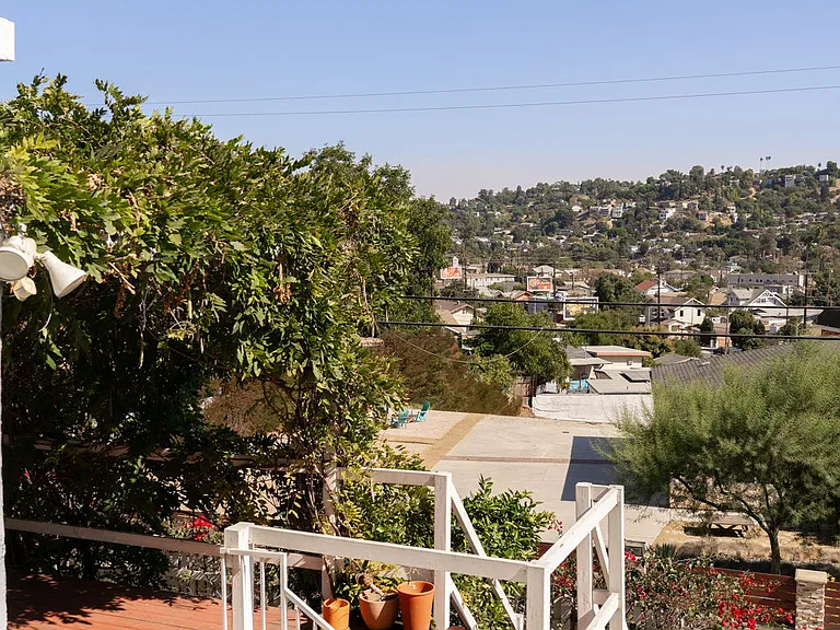 339 Isabel St — Photo 48