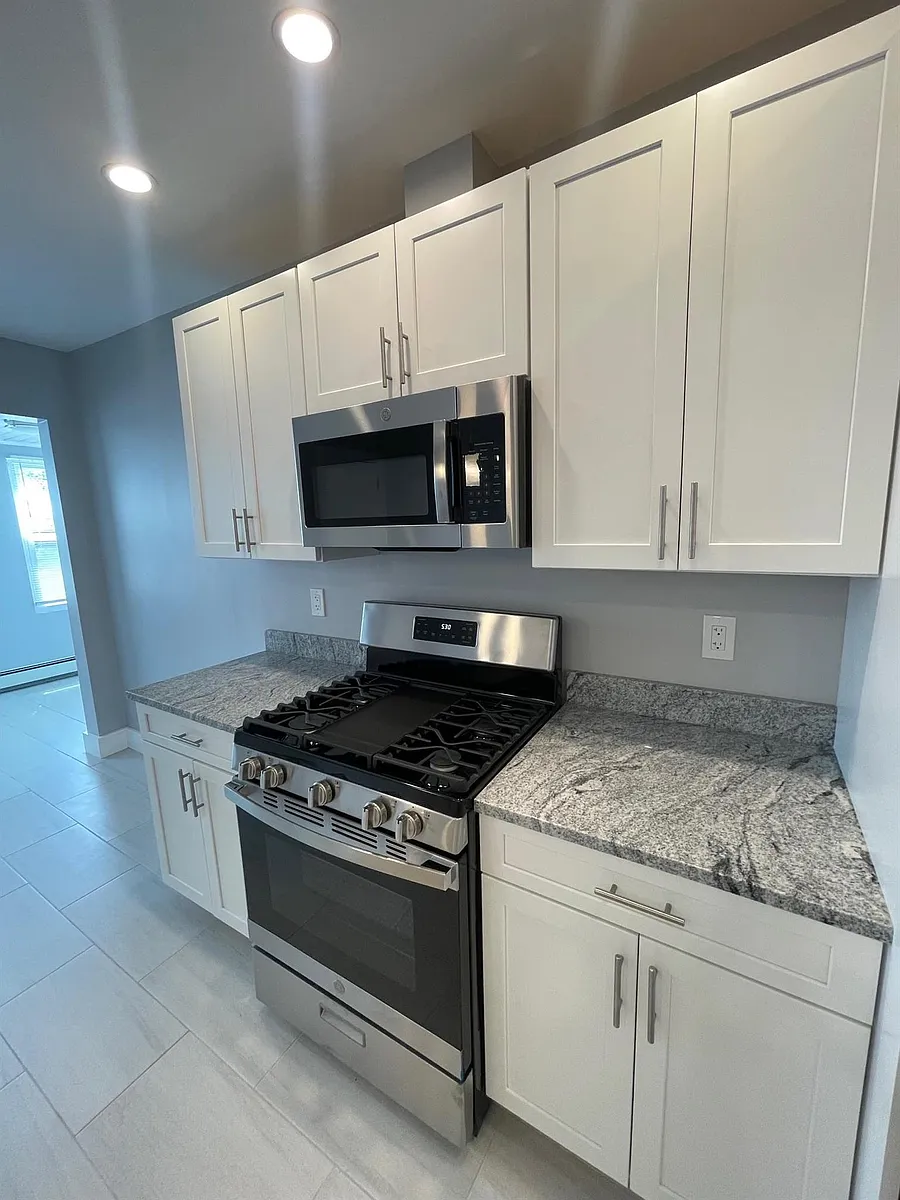 Building Photo - 326 Somerville Ave #2