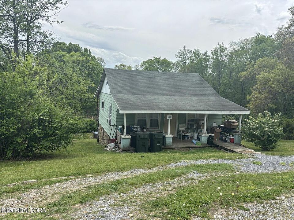 1st image of 576 Woodlawn Ave