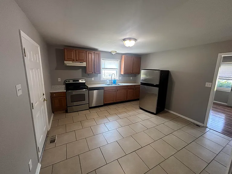 1725 Scarbrough Ct — Photo 5