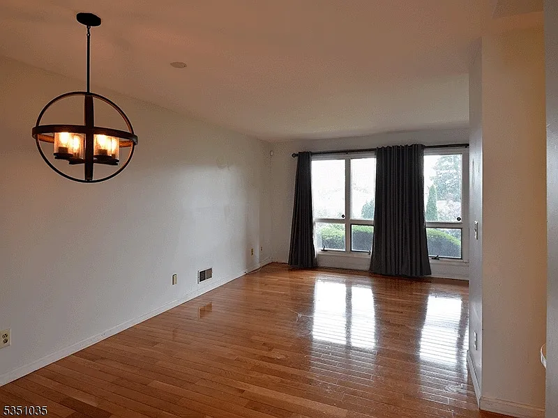 2 bed, 1.0 bath, $2,600 — Photo 2
