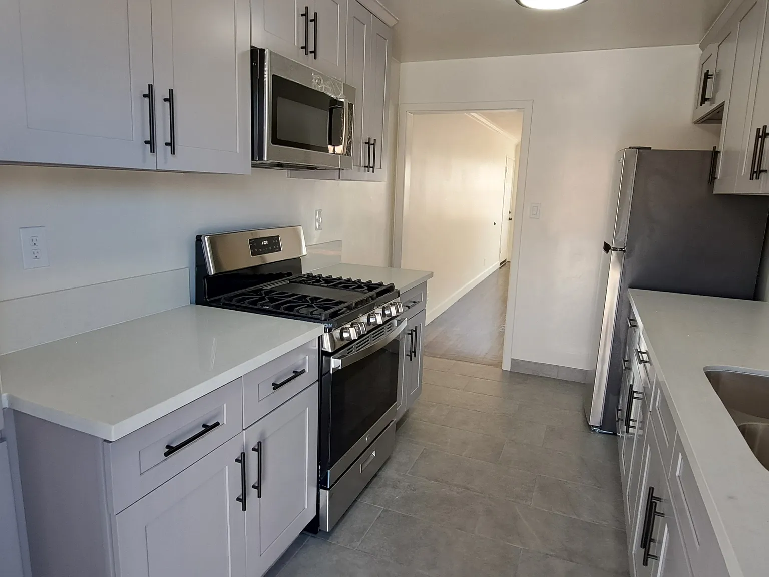 3 bed, 1100 sqft, $2,725 — Photo 1