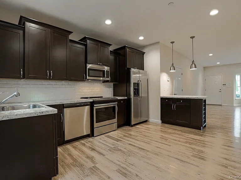 1 Grace Ln — Photo 2