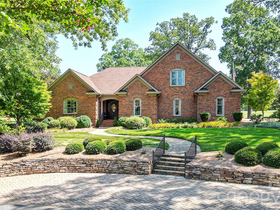 1st image of 8 North Road Cir