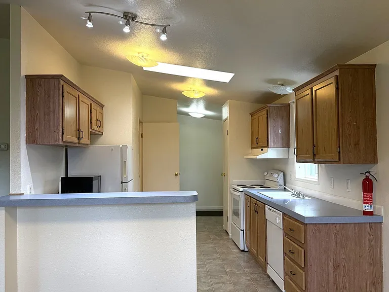 675 Auction Rd — Photo 11