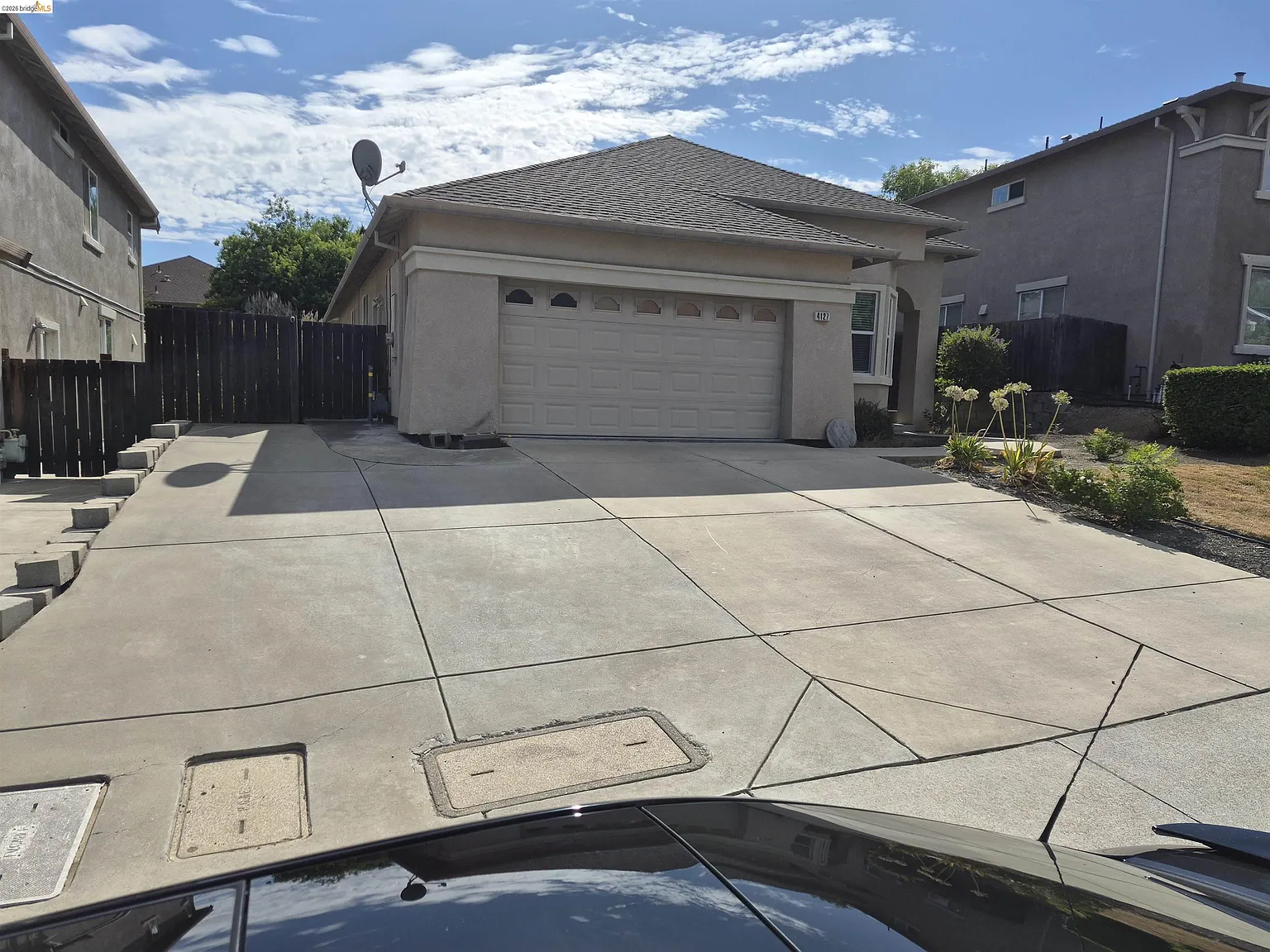 3 bed, 2.0 bath, 1787 sqft, $3,200 — Photo 2