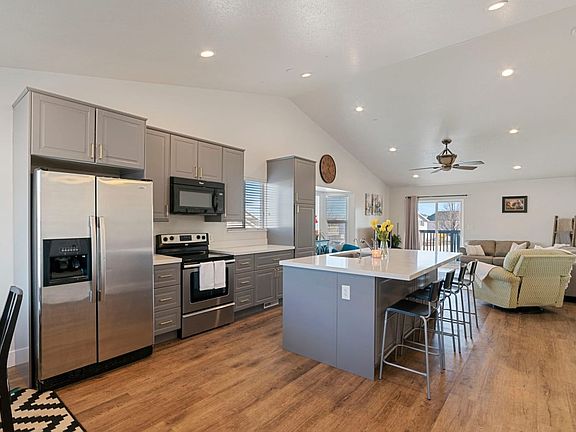 5th image of 303 W Peach Pl