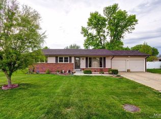 612 Post Oak Ln, Salina, KS 67401