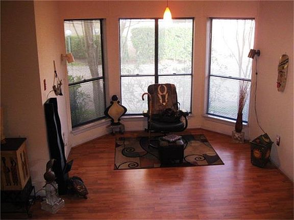 4th image of 17724 Kings Park Ln