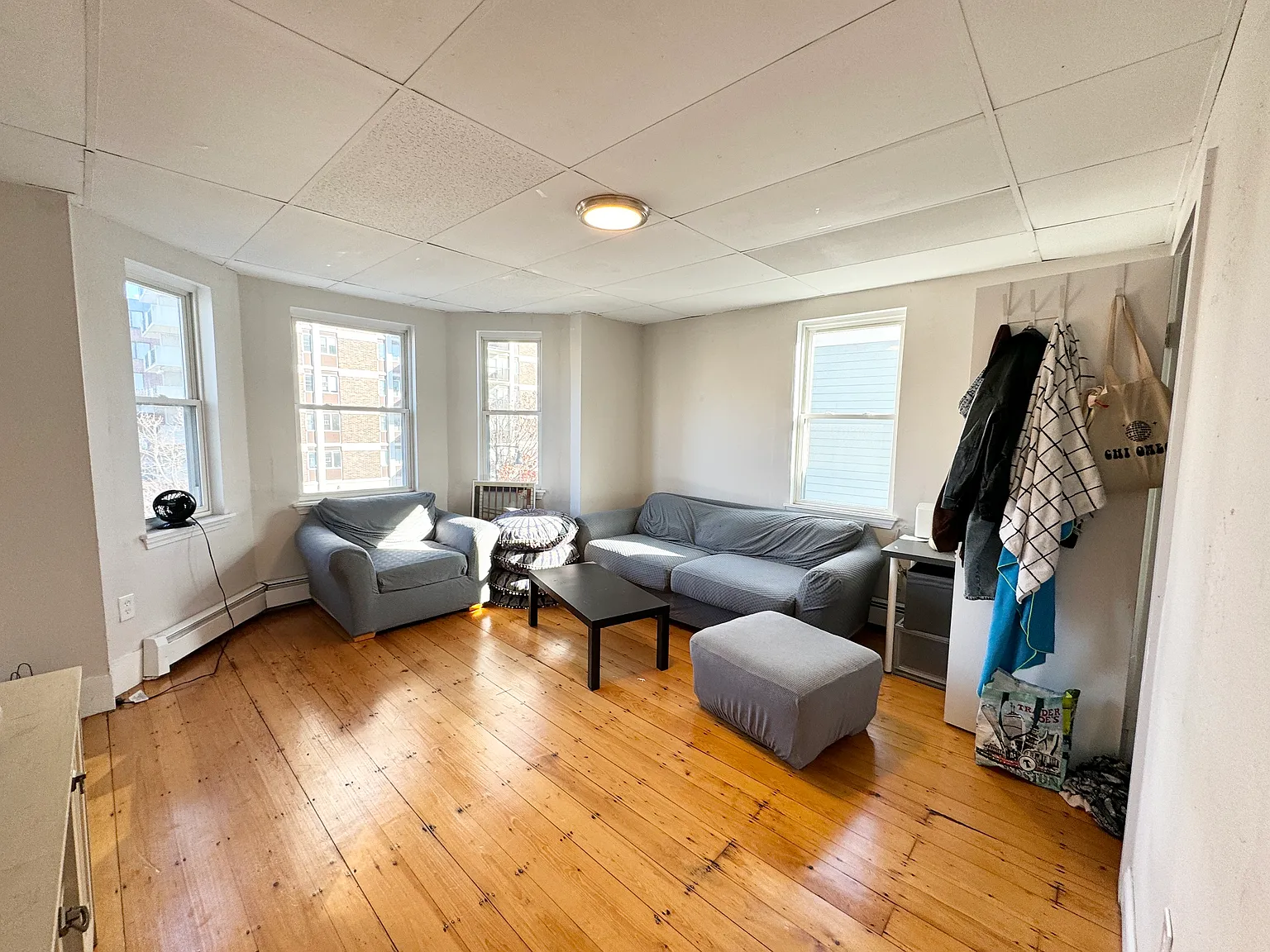 3 bed, 1.5 bath, 1200 sqft, $5,000 — Photo 4