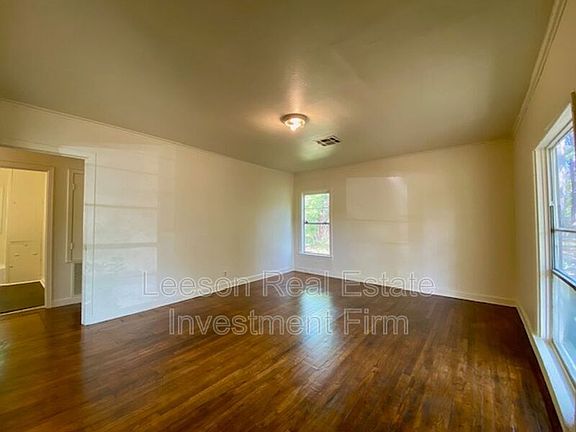 3rd image of 3050 Boone St
