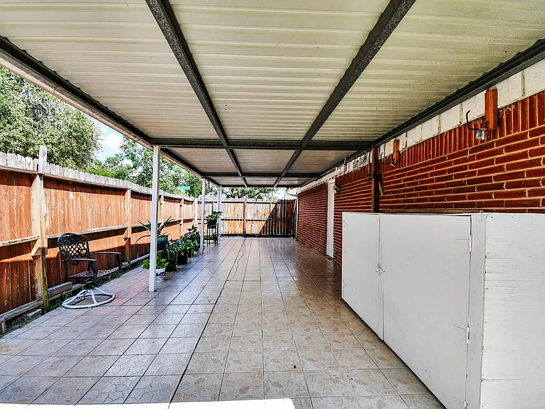 530 Westshire Dr — Photo 31