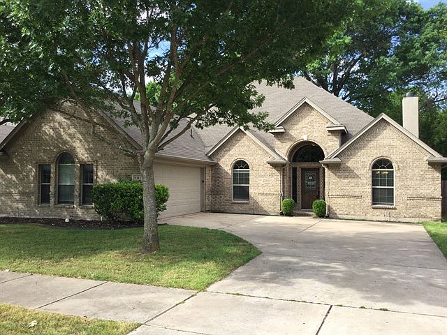 1st image of 1112 Lakeside Dr
