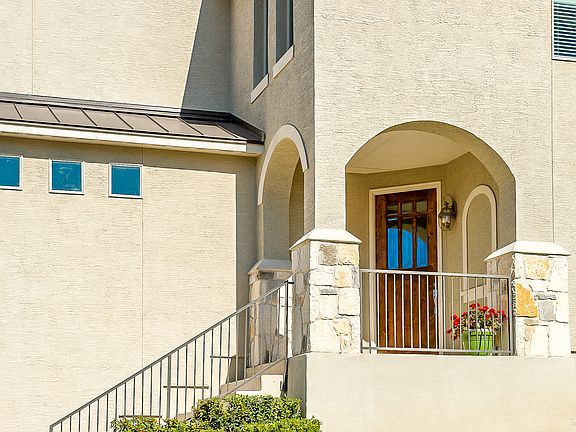 4th image of 3946 Woodbridge Way