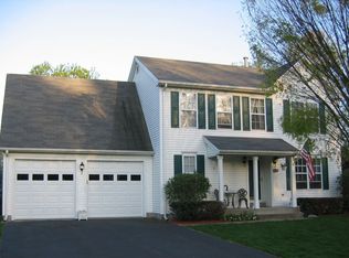 565 Acorn Ln, Milford, CT 06461