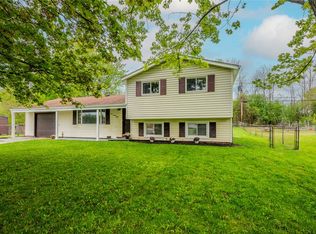 128 Wildbriar Rd, Henrietta, NY 14467