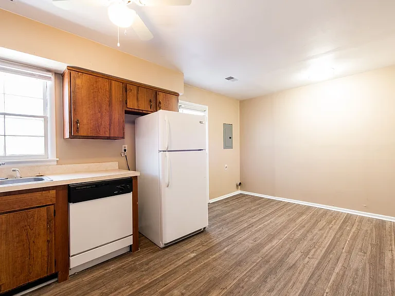 3503 Medford Ct — Photo 8
