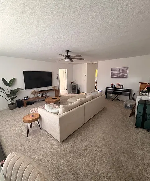 100 Salazar St — Photo 6