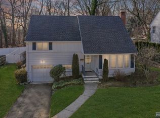 20 Demarest Rd, Teaneck, NJ 07666
