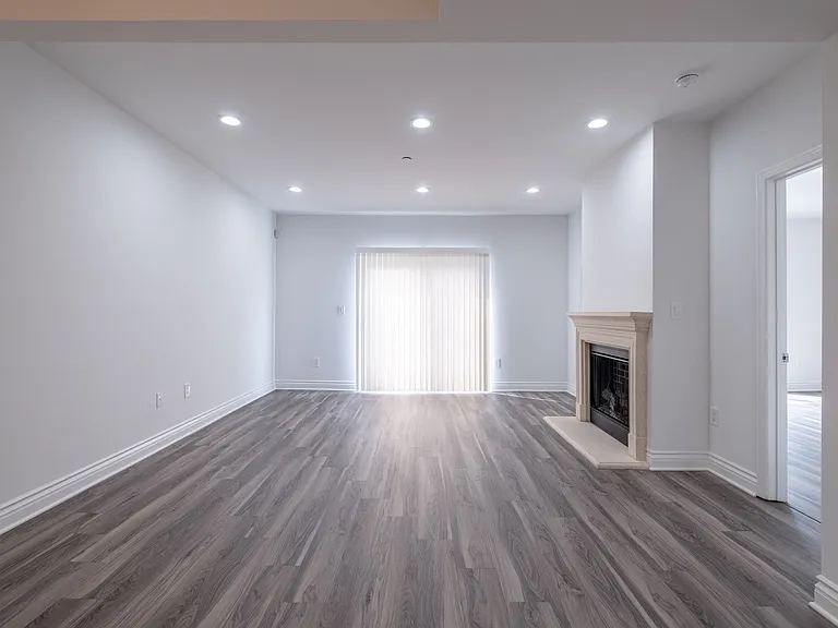 147 S Doheny Dr #303 — Photo 19