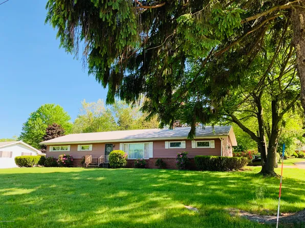 16 Garden Ave, Mountain Top, PA 18707