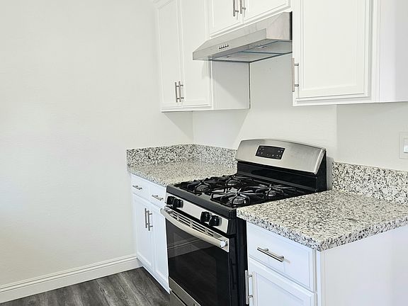 3rd image of 3933 Severance Ave #1/2