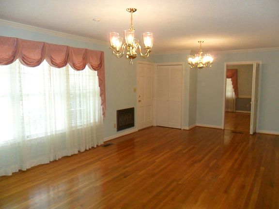 5th image of 307 Hillcrest St