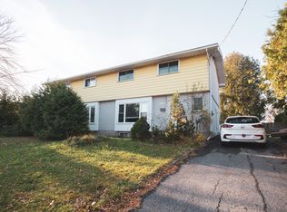 1492 Claymor Ave, Ottawa, ON K2C1S9