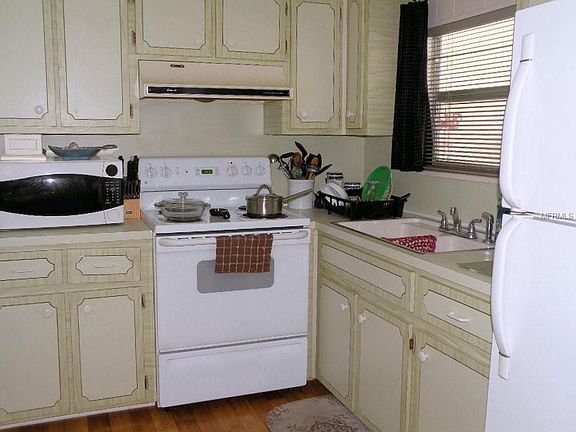2nd image of 119 Royal Palm Cir #119