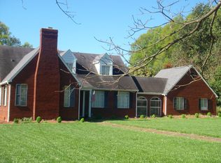 2396 Warwick Rd, Winston Salem, NC 27104