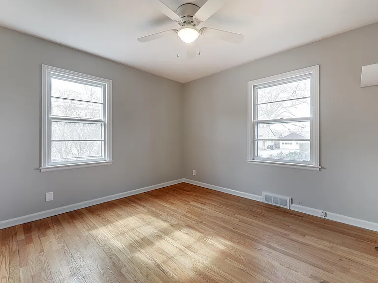 812 S 49th St — Photo 11