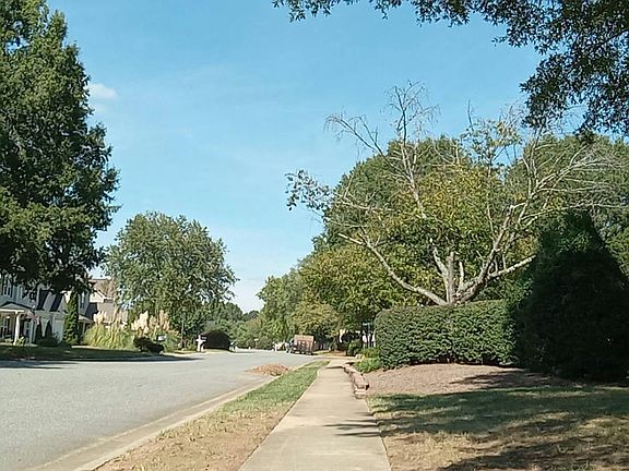 4th image of 144 Elizabeth Hearth Rd