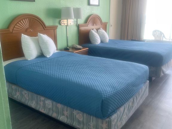 efficiency bedroom, two beds