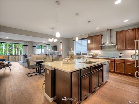 3rd image of 4820 Limerick Drive SW