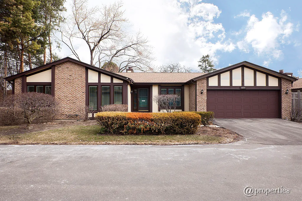 1425 Estate Ln photo 1