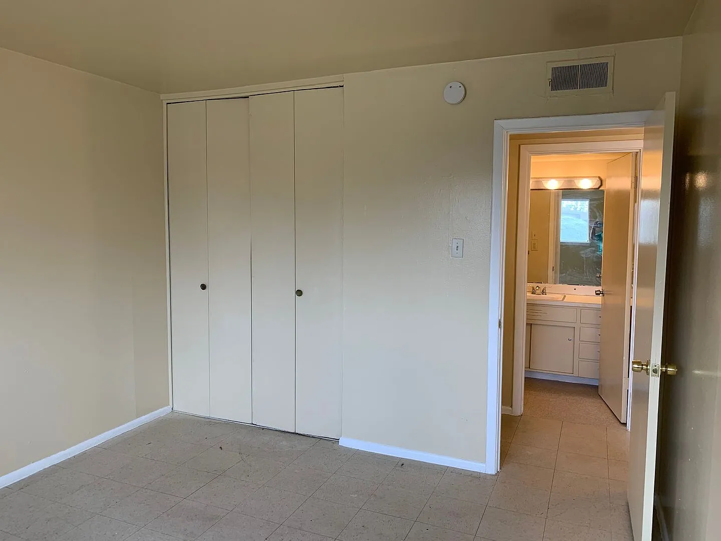 Cozy Duplex, Near Shopping & 281! — Photo 4
