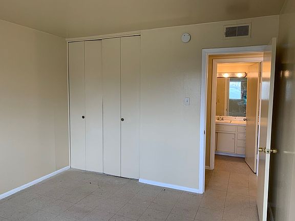 5th image of 359 Waxwood Ln