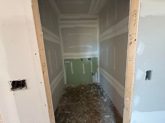 4th image of 3664 Peachtree Rd