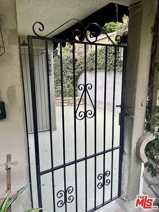 2 bed, 1.5 bath, $3,800 — Photo 4