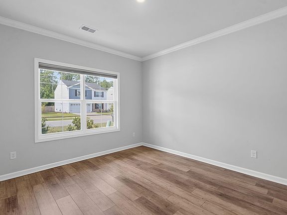 5th image of 301 Torslanda Ln