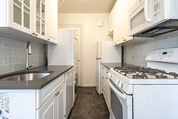 Rented by Metropolitan Equities | media 15