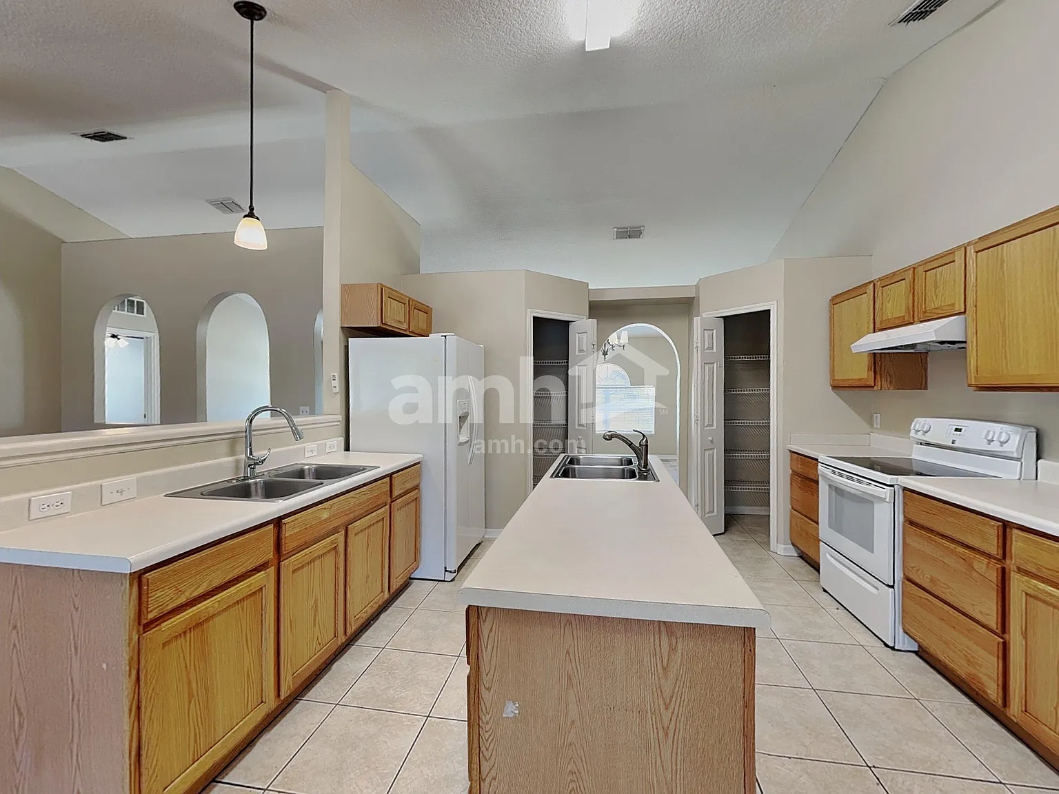 4 bed, 2.0 bath, 2236 sqft, $2,130 — Photo 3