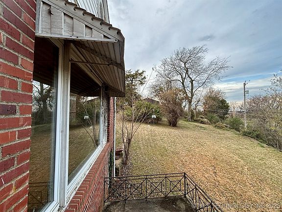 3rd image of 508 E Jefferson Ave