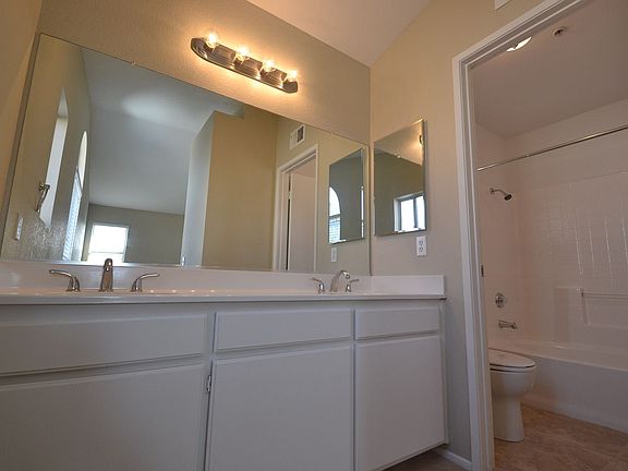 5th image of 29070 Garden Crescent Cir