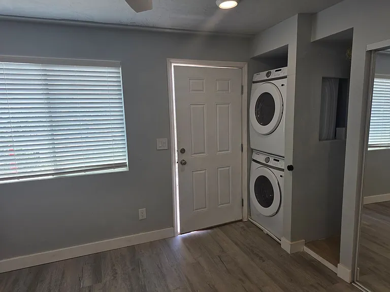 721 Oceanview Dr — Photo 3