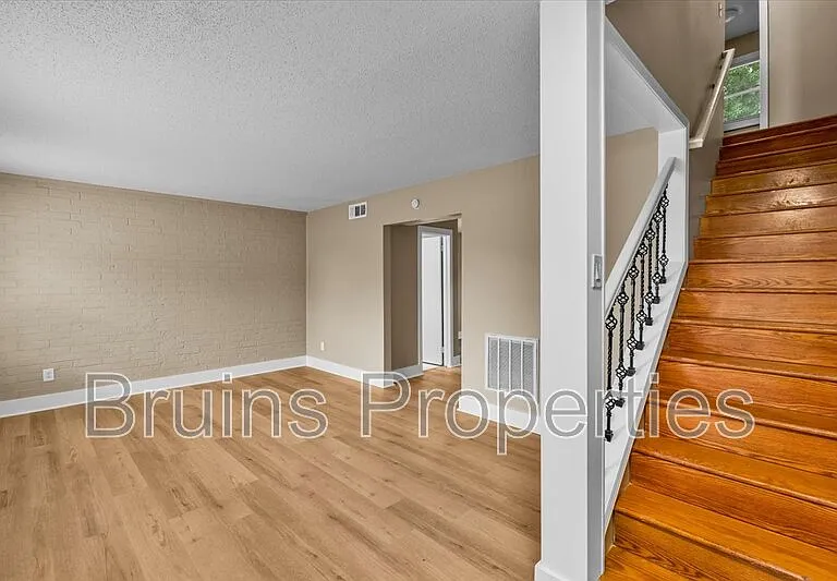 1825 Johnson St E #1 — Photo 14