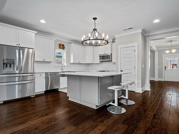 4th image of 3572 Marc Ave