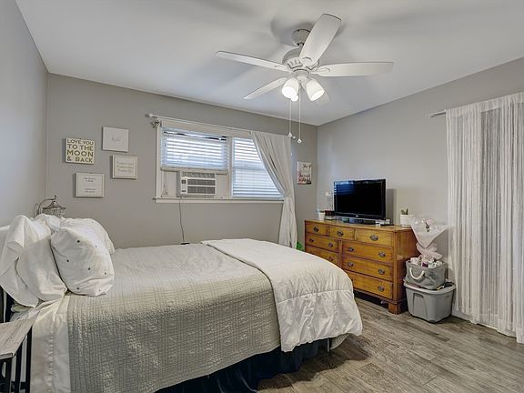 3rd image of 1519 N 16th Ave #1