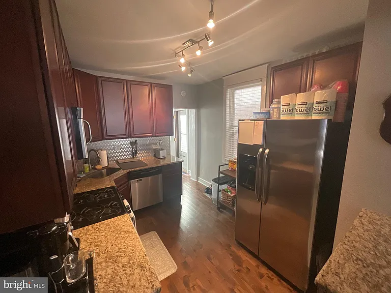 2938 E Thompson St — Photo 8